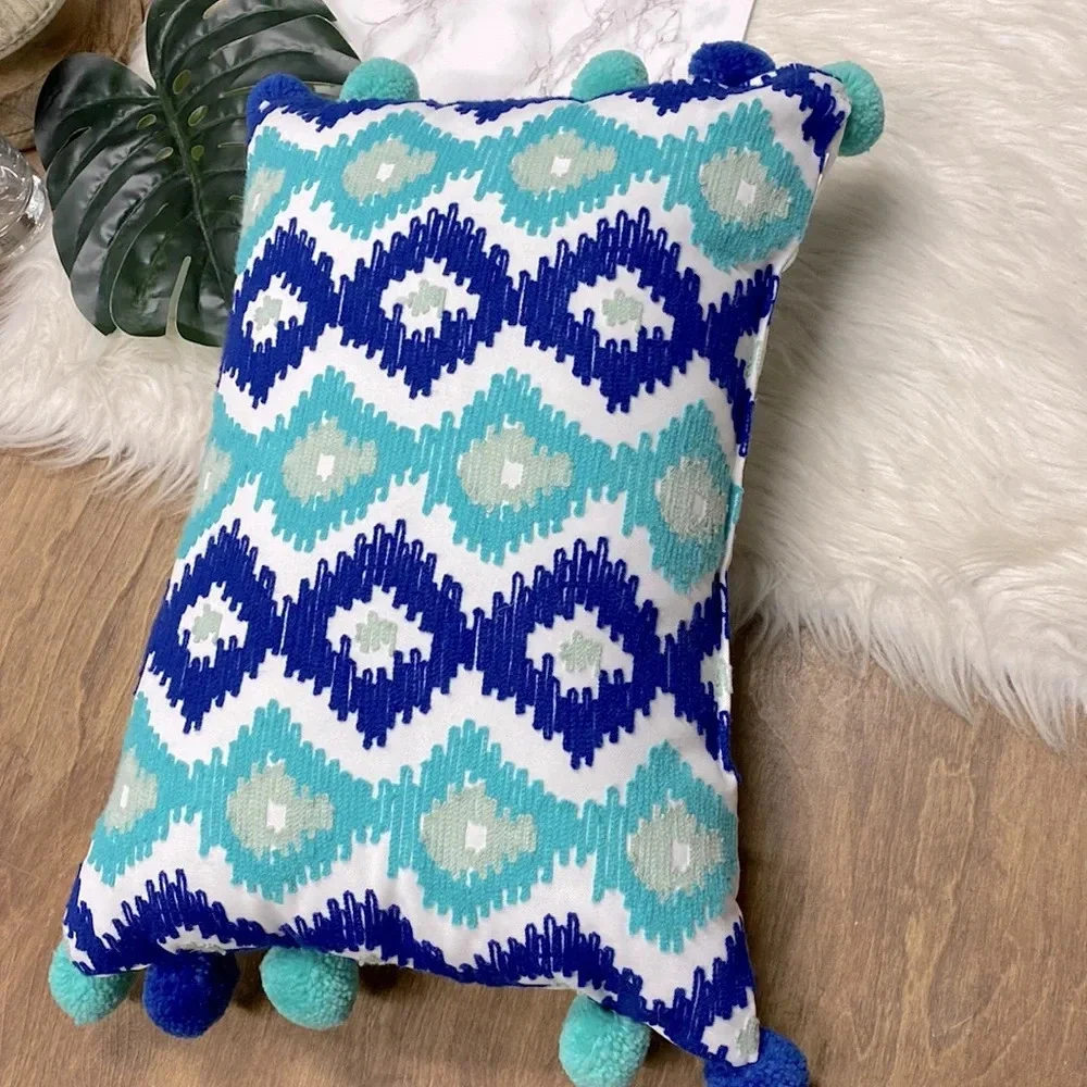 Oblong beachy throw pillow